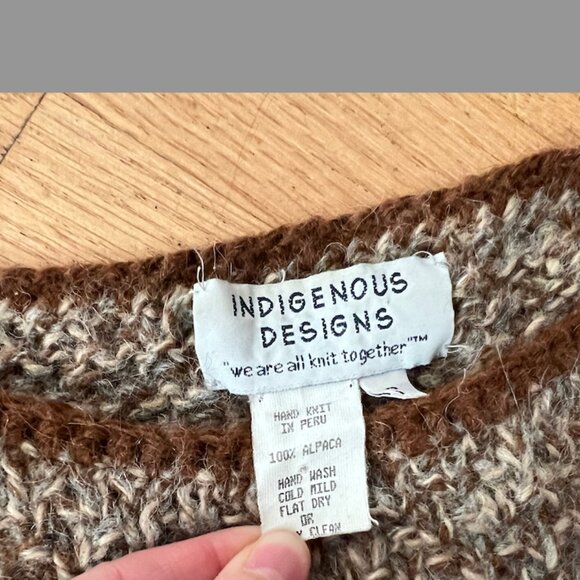 Indigenous Designs Alpaca small Sweater - Picture 2 of 2
